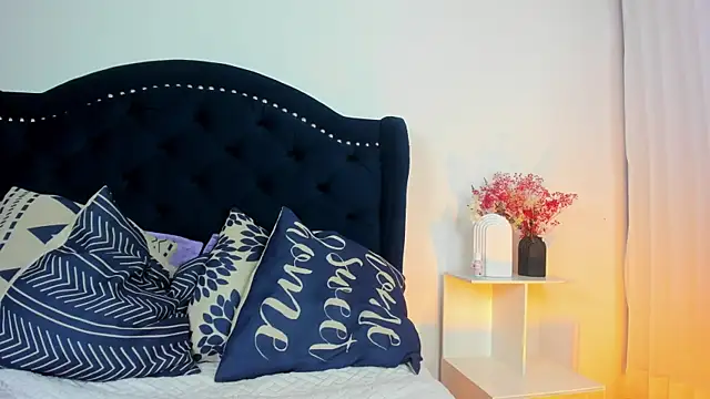 Snapshot of Xewa_ chatting on 03-19-25, 11:47 Xewa online show from 03-19-25, 11:47