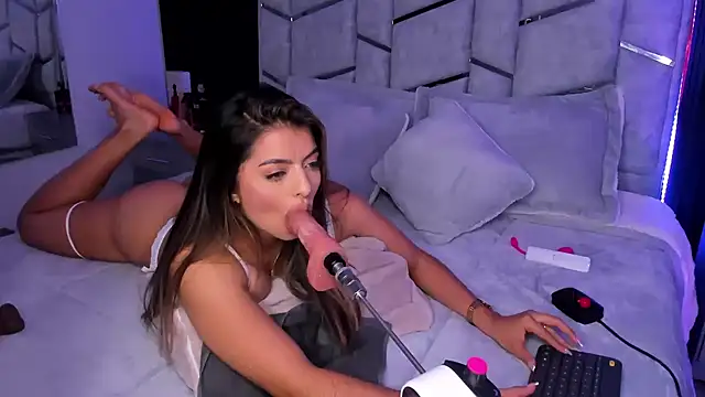 daniiphoeniixx online show from 01-21-25, 02:00