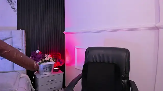 daniiphoeniixx online show from 02-04-26, 11:49