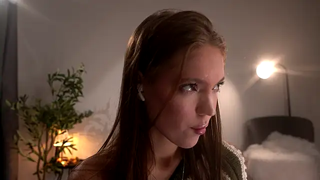 Snapshot of alittlestarrr chatting on 10-25-25, 08:36 alittlestarrr online show from 10-25-25, 08:36