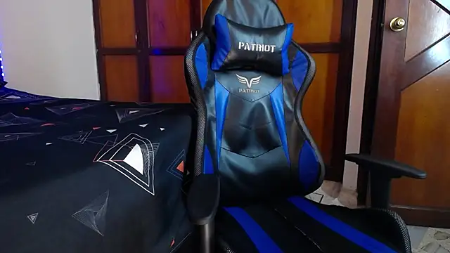 Snapshot of 1Tommy9 chatting on 01-14-25, 10:02 1Tommy9 online show from 01-14-25, 10:02