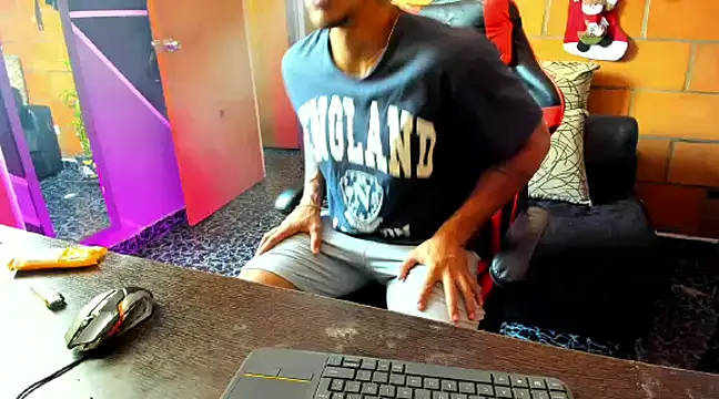 Adam Valenciia online show from 02-10-25, 04:58