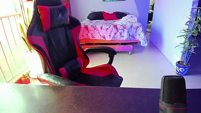 Adam Valenciia online show from 10-23-25, 07:01