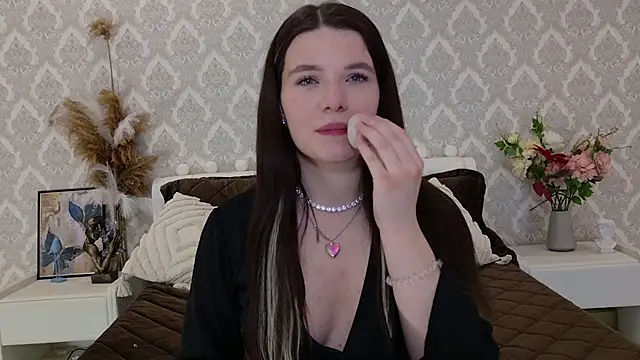 Nellie Medina online show from 02-25-25, 02:03