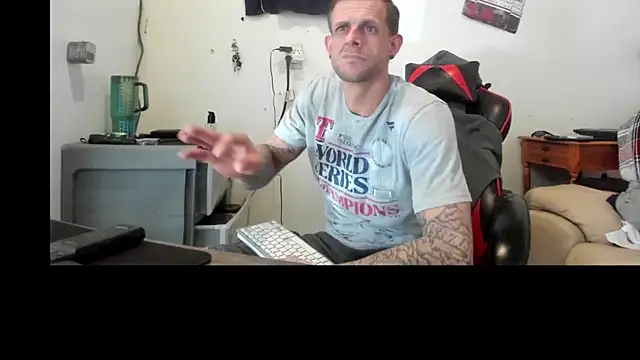 Snapshot of JamesMichael88 chatting on 03-01-25, 08:42 JamesMichael88 online show from 03-01-25, 08:42