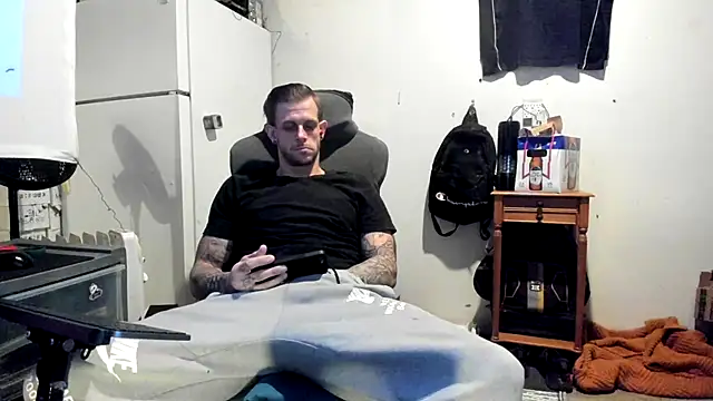 Snapshot of JamesMichael88 chatting on 03-19-25, 02:13 JamesMichael88 online show from 03-19-25, 02:13