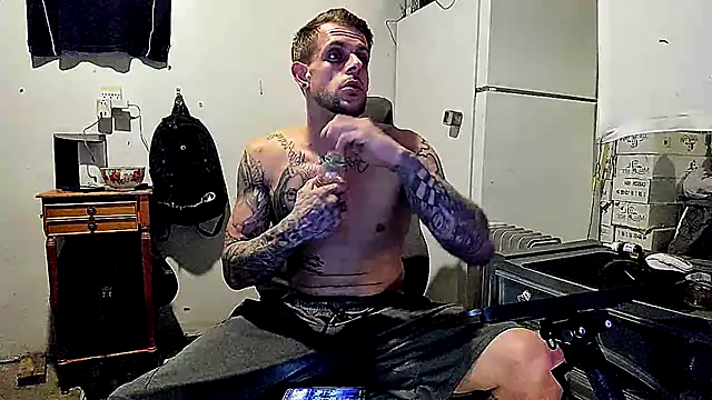 Snapshot of JamesMichael88 chatting on 03-21-25, 03:12 JamesMichael88 online show from 03-21-25, 03:12