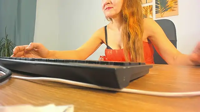 Snapshot of DenisHarmon chatting on 01-09-25, 06:17 DenisHarmon online show from 01-09-25, 06:17