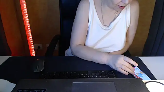 Snapshot of Sweet_Phoenix chatting on 05-18-26, 07:47 Sweet Phoenix online show from 05-18-26, 07:47