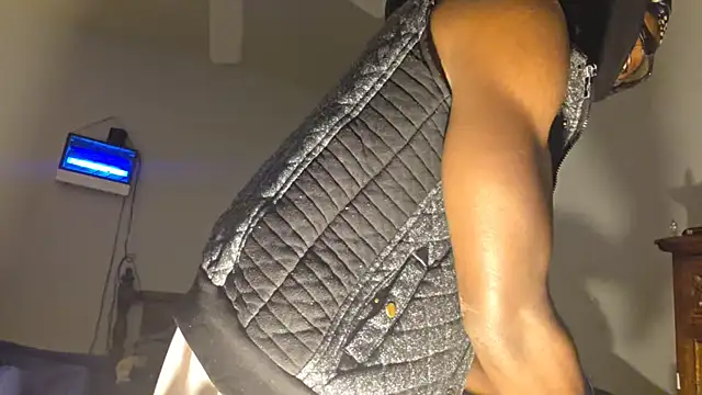 Snapshot of dominatingblacklove chatting on 11-20-25, 07:52 dominatingblacklove online show from 11-20-25, 07:52