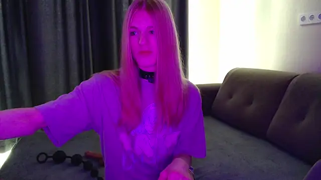 Snapshot of blaire__18 chatting on 03-06-25, 06:41 blaire  18 online show from 03-06-25, 06:41