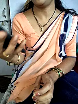 lovelygirl4567 online show from 01-06-26, 05:33