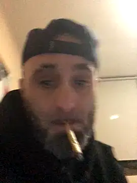 Snapshot of josueswvillaA1 chatting on 11-18-25, 10:47 josueswvillaA1 online show from 11-18-25, 10:47