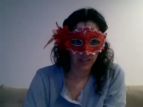 Snapshot of couple-tuga chatting on 02-12-25, 09:33 couple-tuga online show from 02-12-25, 09:33