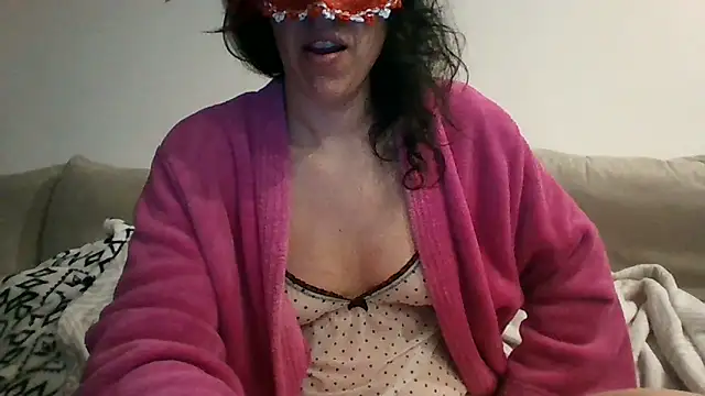 Snapshot of couple-tuga chatting on 02-16-25, 09:48 couple-tuga online show from 02-16-25, 09:48