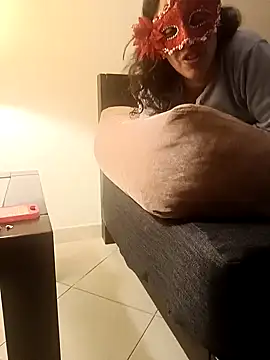 Snapshot of couple-tuga chatting on 03-01-25, 11:15 couple-tuga online show from 03-01-25, 11:15