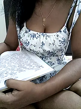 Snapshot of Tamil_Vishalini chatting on 04-25-26, 05:43 Tamil Vishalini online show from 04-25-26, 05:43
