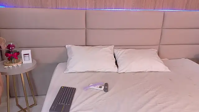 Snapshot of NickyBelmonth chatting on 01-06-25, 12:57 NickyBelmonth online show from 01-06-25, 12:57