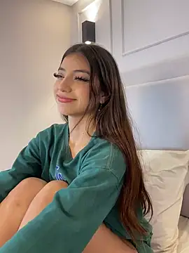 Snapshot of NickyBelmonth chatting on 03-06-25, 06:05 NickyBelmonth online show from 03-06-25, 06:05