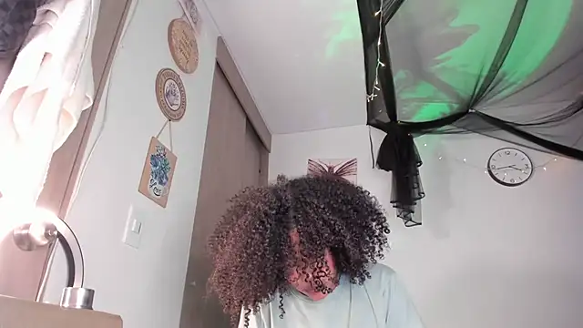 bronwgirl69 online show from 10-09-25, 10:08