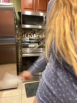 Snapshot of thigh_hi chatting on 11-08-25, 04:23 thigh hi online show from 11-08-25, 04:23