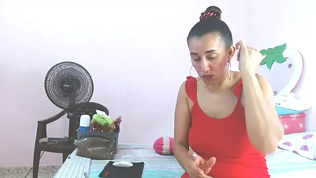 Snapshot of latinabueno41 chatting on 01-14-25, 05:12 latinabueno41 online show from 01-14-25, 05:12