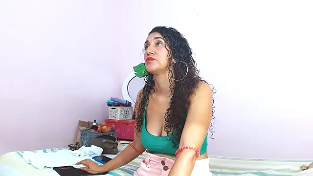 Snapshot of latinabueno41 chatting on 01-17-25, 04:04 latinabueno41 online show from 01-17-25, 04:04