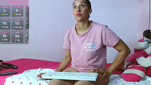 latinabueno41 online show from 10-16-25, 12:44