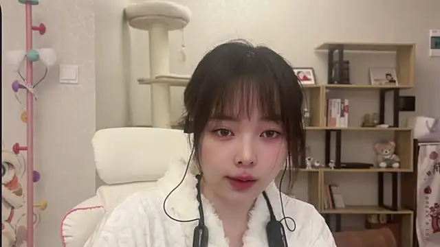 Chenjing0 online show from 12-05-25, 04:21