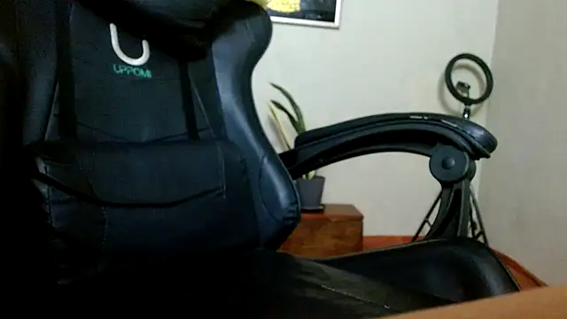 Snapshot of Dirtydiva1 chatting on 09-24-25, 12:52 Dirtydiva1 online show from 09-24-25, 12:52