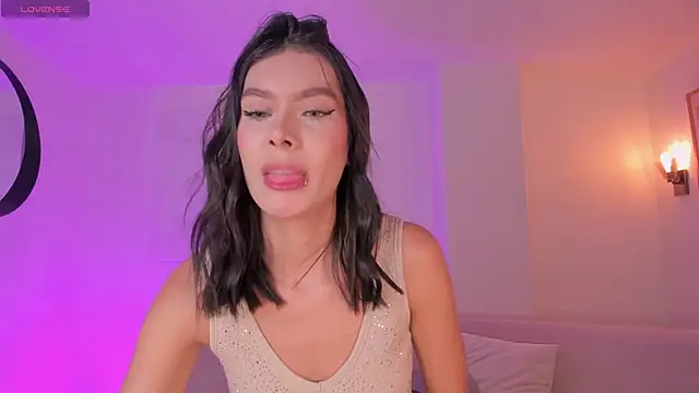 NiaSalvatore online show from 04-16-26, 07:25