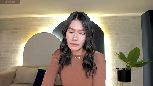 NiaSalvatore online show from 05-05-26, 06:38