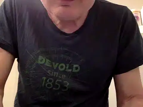 Snapshot of Parleg2 chatting on 02-15-26, 10:39 Parleg2 online show from 02-15-26, 10:39