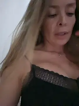 Snapshot of karina_warthon chatting on 11-12-25, 05:35 karina warthon online show from 11-12-25, 05:35