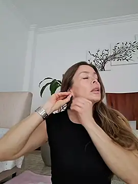 Snapshot of karina_warthon chatting on 02-13-26, 05:31 karina warthon online show from 02-13-26, 05:31