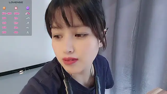 Snapshot of Lucky-xiuxiu chatting on 10-25-25, 02:08 Lucky-xiuxiu online show from 10-25-25, 02:08