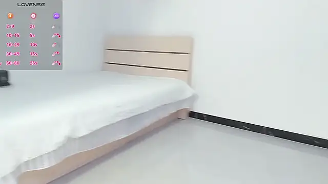 Snapshot of Lucky-xiuxiu chatting on 10-31-25, 02:18 Lucky-xiuxiu online show from 10-31-25, 02:18