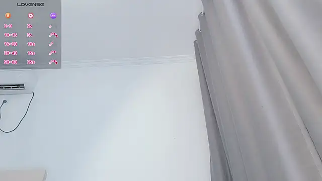 Snapshot of Lucky-xiuxiu chatting on 11-17-25, 12:00 Lucky-xiuxiu online show from 11-17-25, 12:00