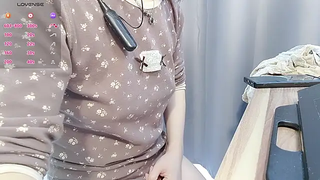 Snapshot of Lucky-xiuxiu chatting on 11-21-25, 07:07 Lucky-xiuxiu online show from 11-21-25, 07:07