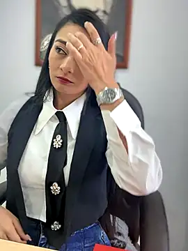 BELLA--26 online show from 11-27-25, 01:35