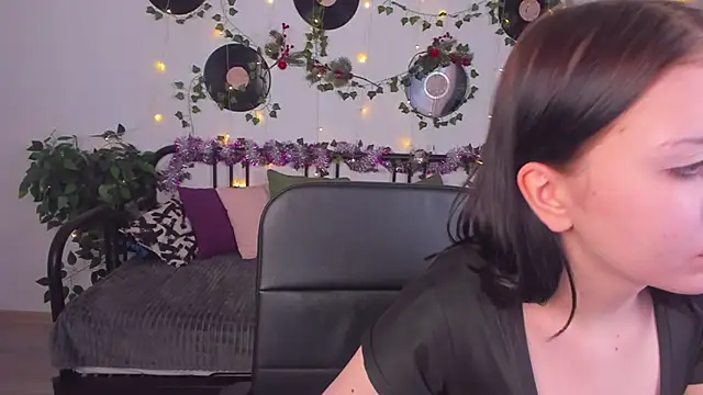 Snapshot of AmeliaVon chatting on 01-15-25, 04:43 AmeliaVon online show from 01-15-25, 04:43