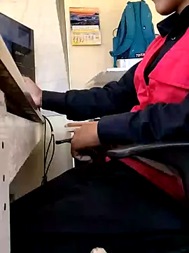 Snapshot of securityhot chatting on 01-04-25, 04:43 securityhot online show from 01-04-25, 04:43