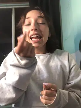 Snapshot of NickiYoung chatting on 01-10-25, 09:02 NickiYoung online show from 01-10-25, 09:02