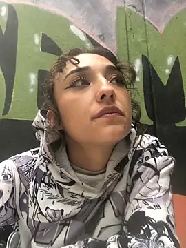 Snapshot of NickiYoung chatting on 02-11-25, 03:40 NickiYoung online show from 02-11-25, 03:40