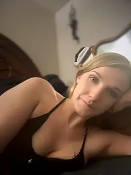 Snapshot of Kitty_DaCocks chatting on 07-02-26, 11:22 Kitty DaCocks online show from 07-02-26, 11:22