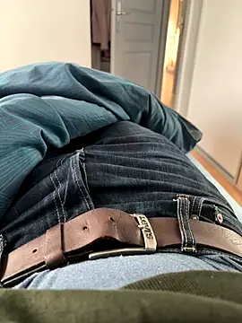 Snapshot of Pierre22000 chatting on 12-16-25, 02:22 Pierre22000 online show from 12-16-25, 02:22