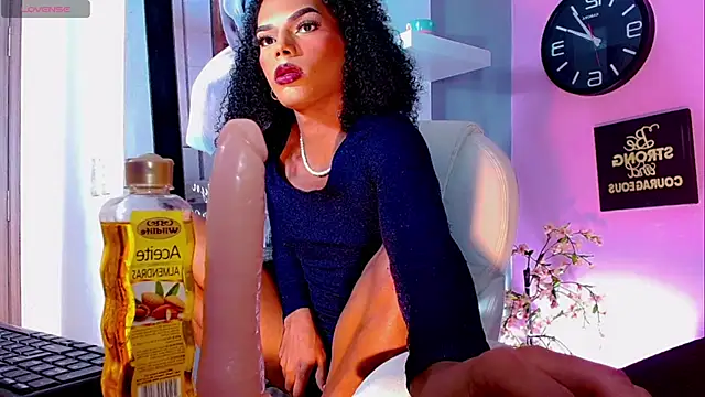 Snapshot of Diva_Smith02 chatting on 01-15-25, 05:47 Diva Smith02 online show from 01-15-25, 05:47