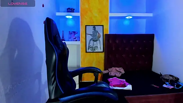 Anniee x online show from 05-14-26, 12:45