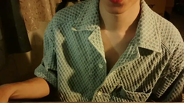 Snapshot of KYU890428 chatting on 05-12-26, 05:21 KYU890428 online show from 05-12-26, 05:21