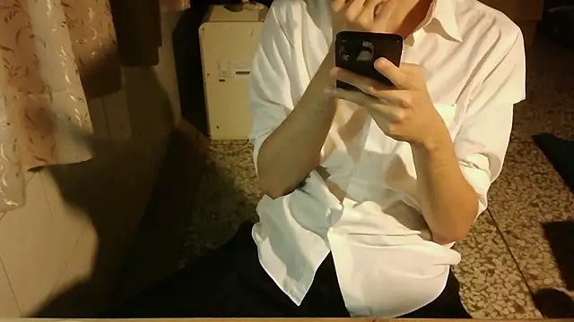 Snapshot of KYU890428 chatting on 05-15-26, 05:42 KYU890428 online show from 05-15-26, 05:42